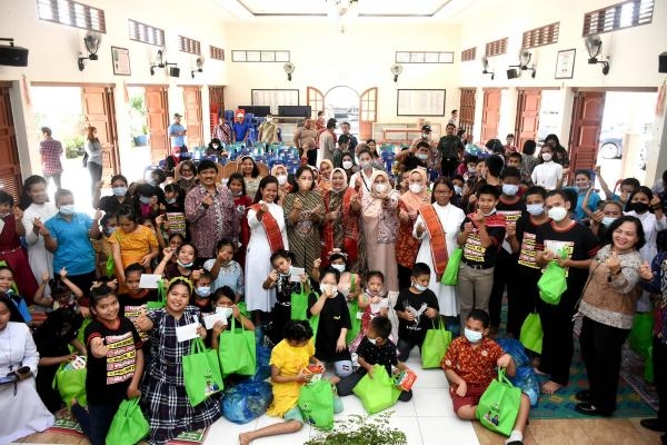 Nawal Lubis Ajak Anak SLB-C Karya Tulus Main ke Rumah Dinas Gubernur Sumut